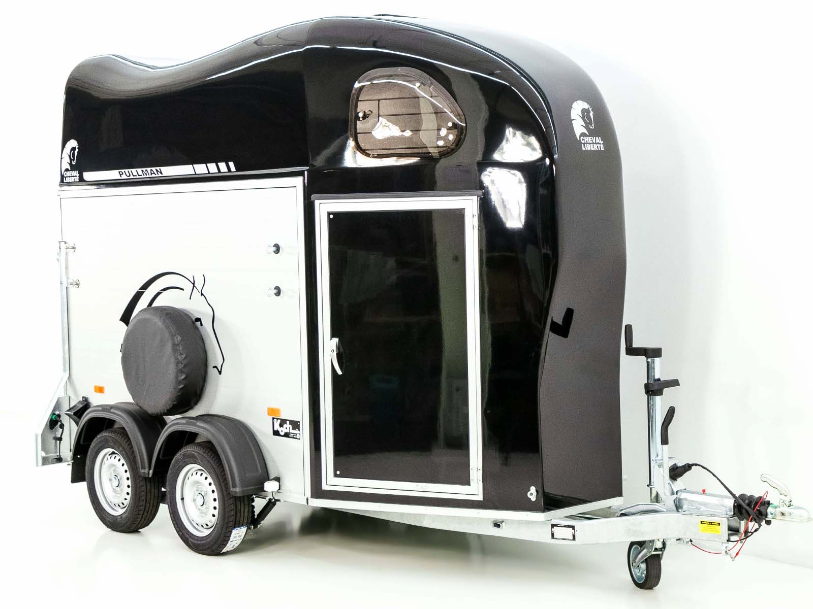 Cheval Liberte Pferdeanhänger GOLD One 1,5er | Pullmann-Fahrwerk | Sattelkammer | schwarz-Neu