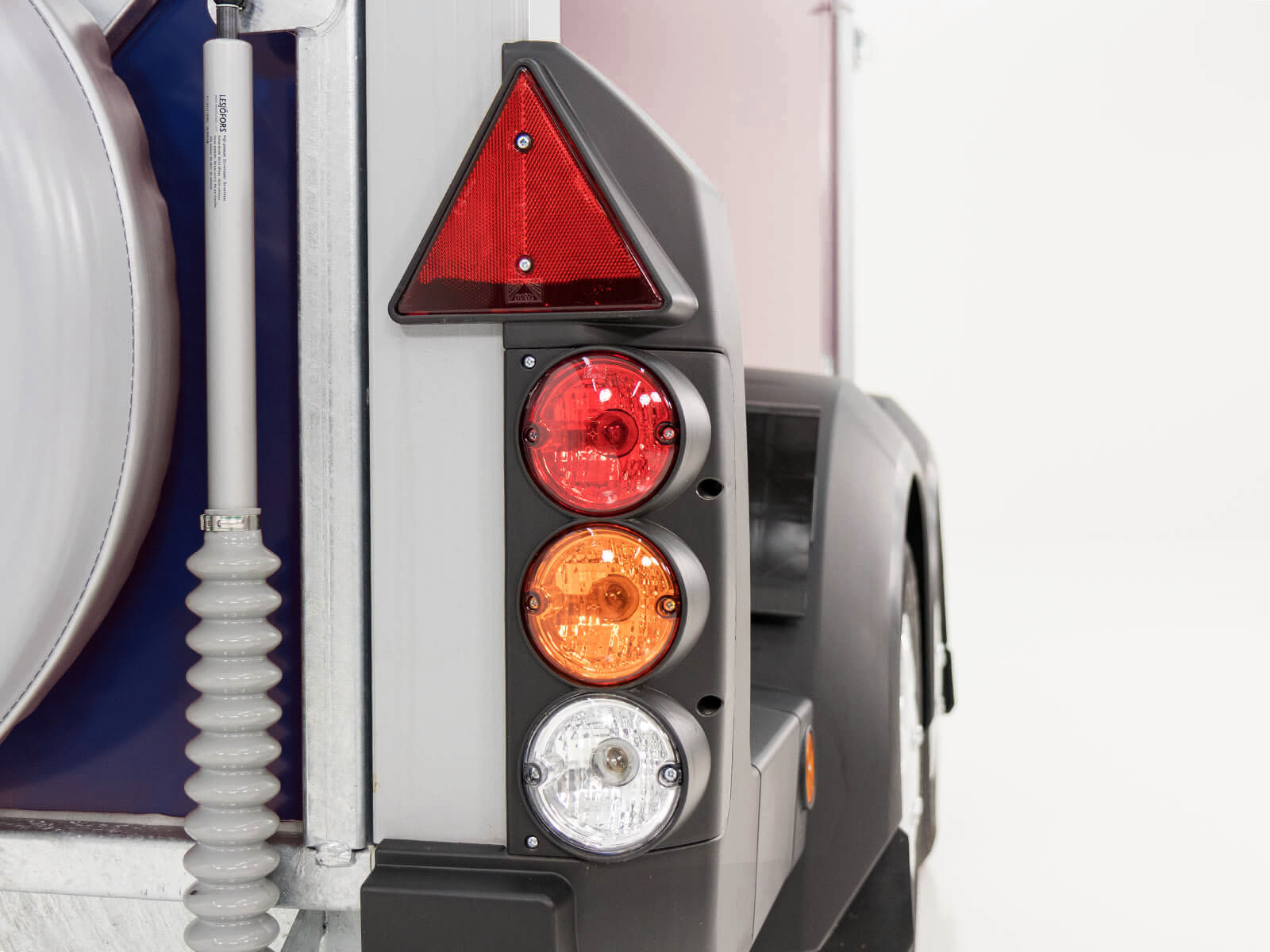 Ifor Williams Pferdeanhänger HB511 | Heckklappen-Türkombination | Blau-Neu – Bild 4