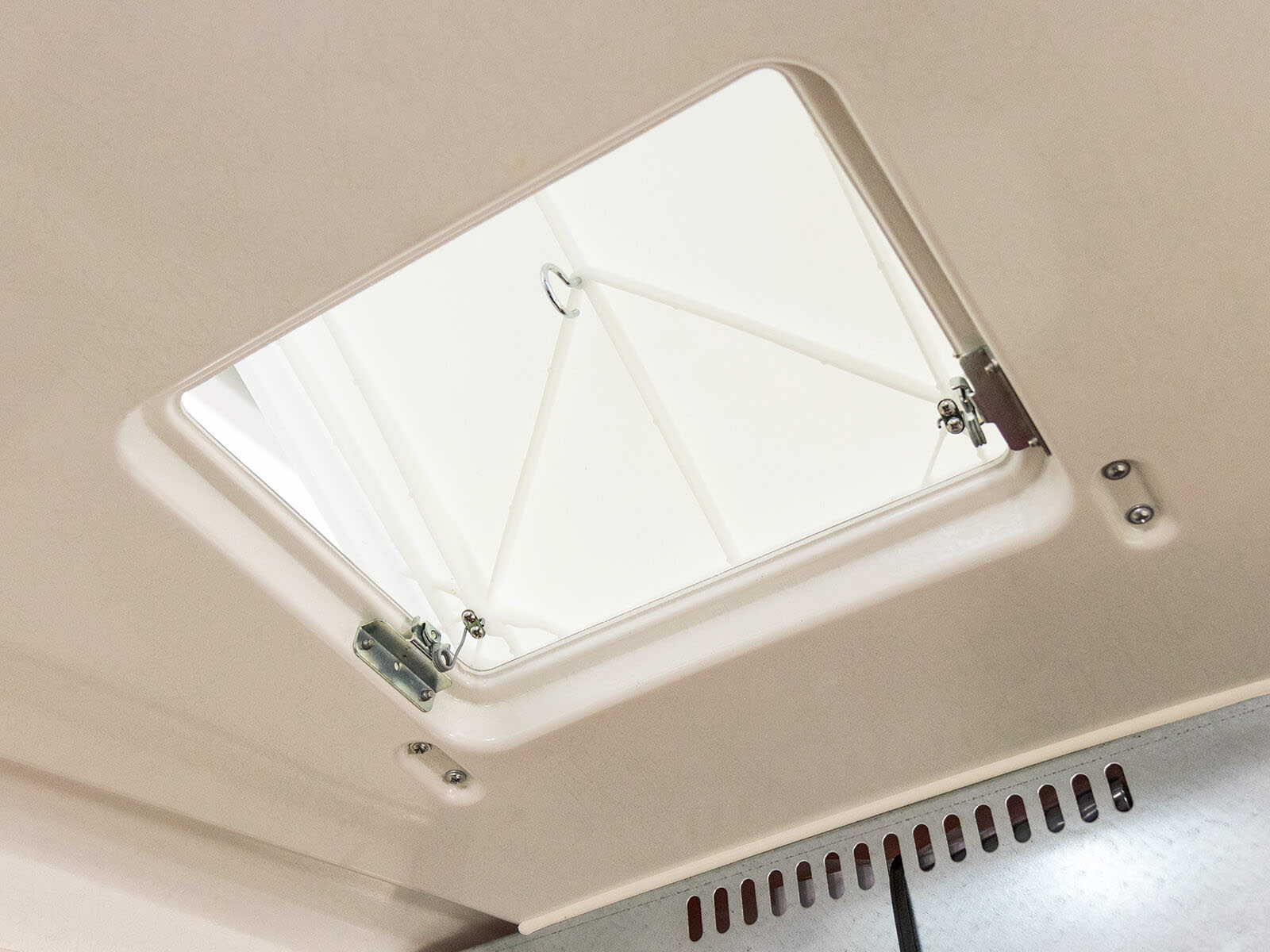 Ifor Williams Pferdeanhänger HB511 | Heckklappen-Türkombination | Blau-Neu – Bild 3