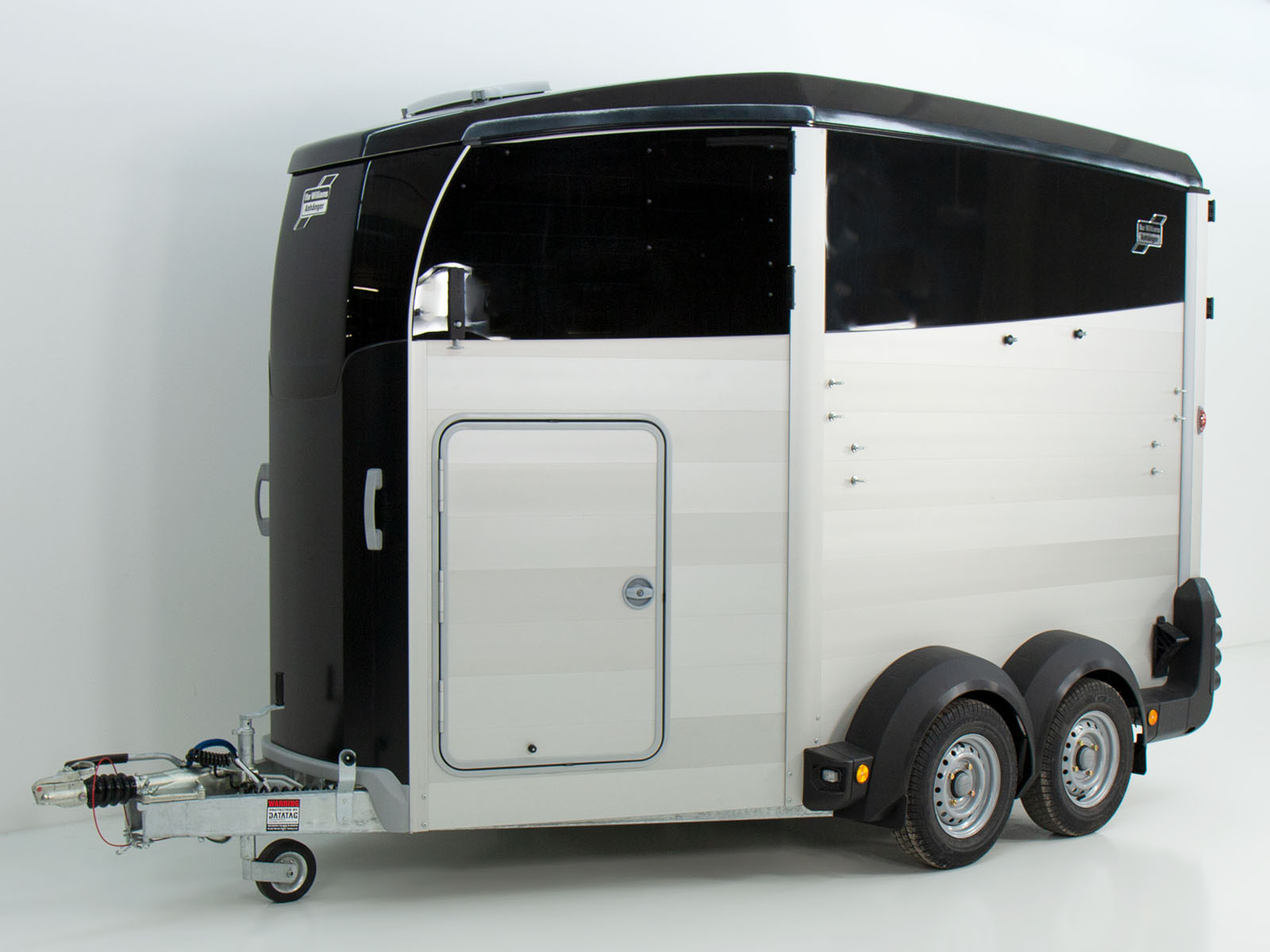 Ifor Williams Pferdeanhänger HBX 506 | Sattelkammer | Neues Modell | Schwarz-Neu – Bild 4
