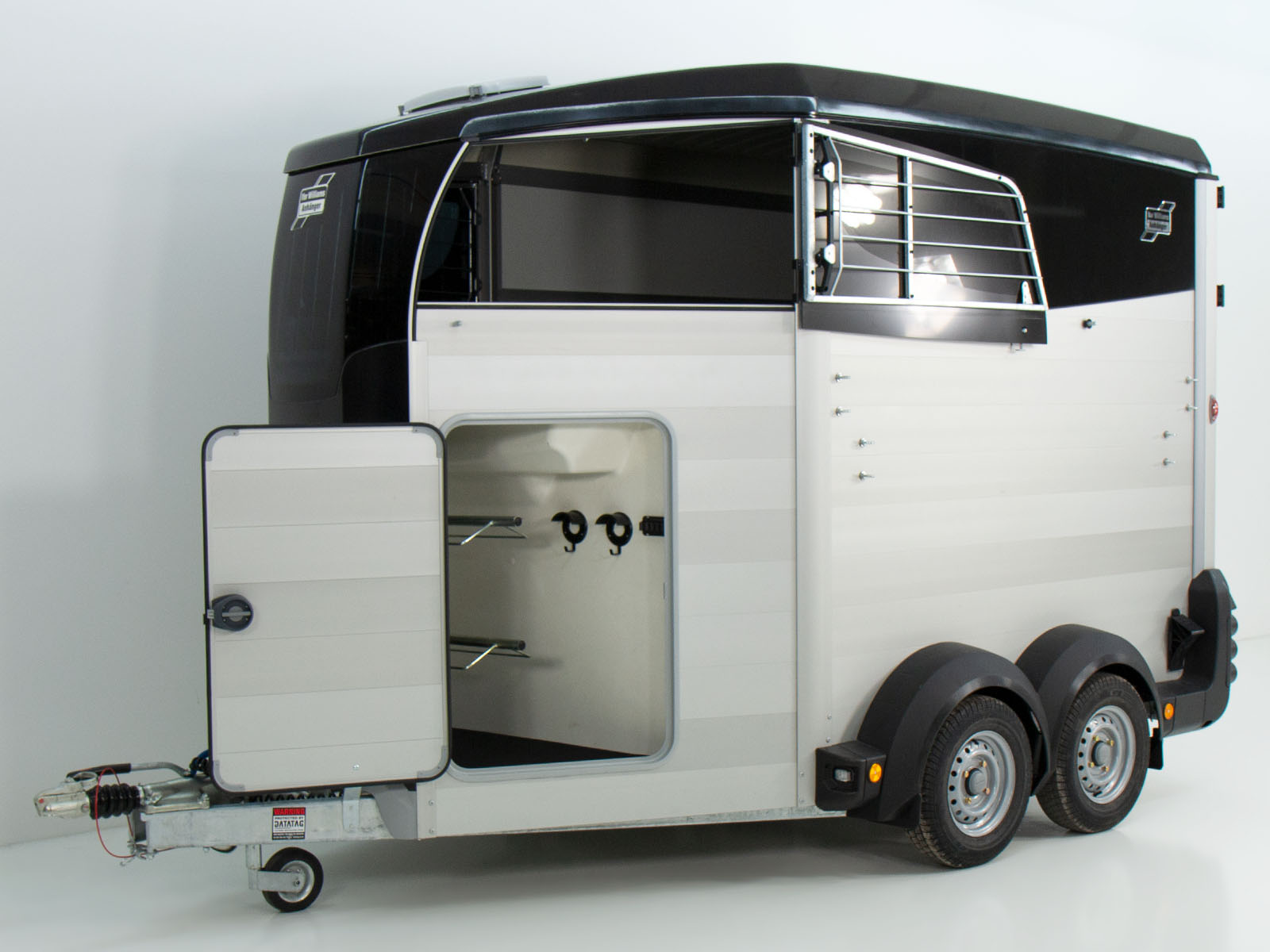 Ifor Williams Pferdeanhänger HBX 506 | Sattelkammer | Neues Modell | Schwarz-Neu – Bild 5