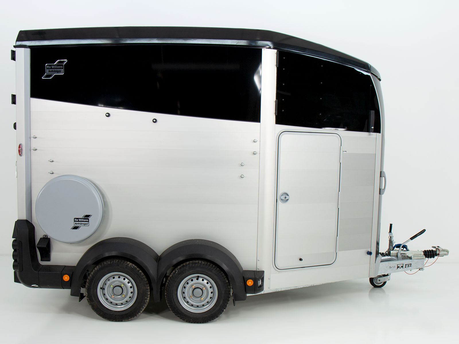Ifor Williams Pferdeanhänger HBX 506 | Sattelkammer | Neues Modell | Schwarz-Neu – Bild 6
