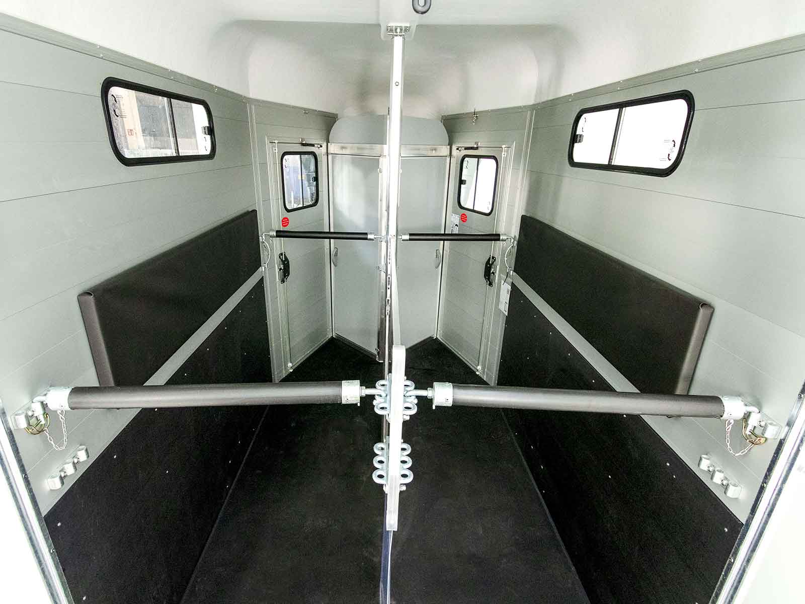 Cheval Liberte Pferdeanhänger Touring Jumping | Pullman-Fahrwerk | Sattelkammer | blau-Neu – Bild 6