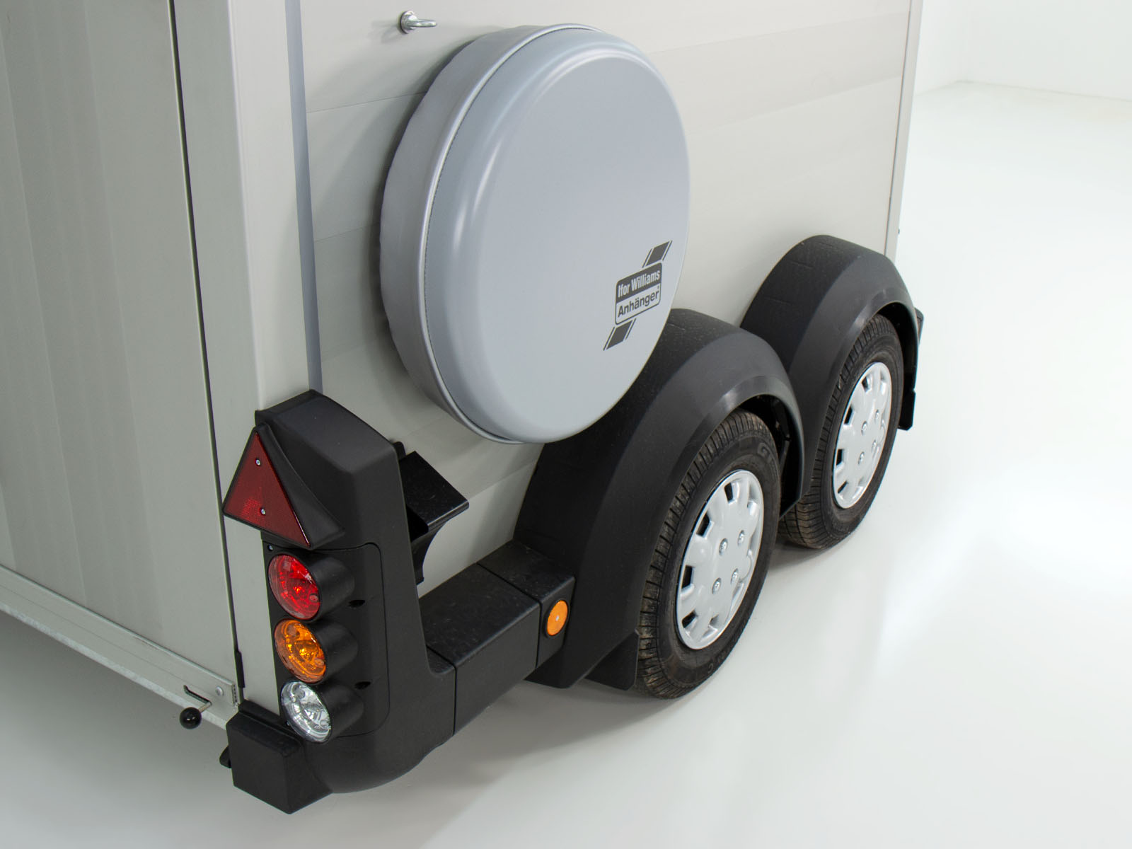 Ifor Williams Pferdeanhänger HBX 506 | Sattelkammer | Neues Modell | Silber-Neu – Bild 3