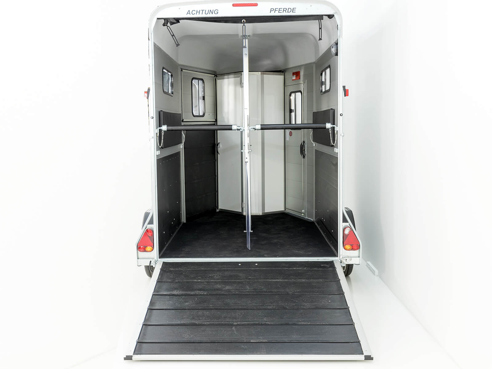 Cheval Liberte Pferdeanhänger Touring Country | Sattelkammer | Frontausstieg | grau-Neu – Bild 2