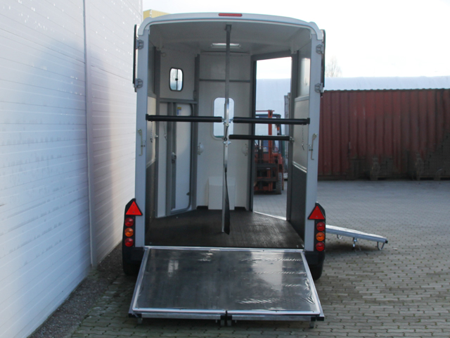 Ifor Williams Pferdeanhänger HB506|Frontausstieg|rot-Neu – Bild 6