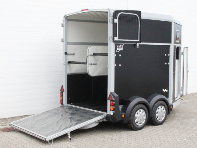 Ifor Williams Pferdeanhänger HB506|Sattelkammer|schwarz-Neu – Bild 6