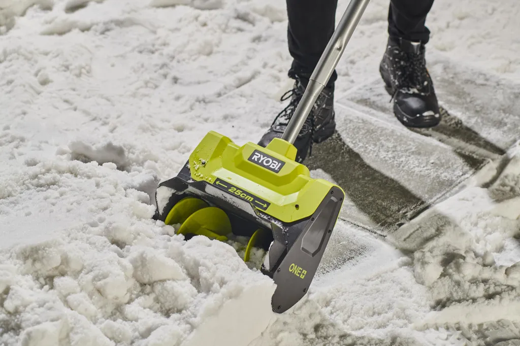 RYOBI 18V ONE+ Akku-Schneefräse für effizientes Schneeräumen im Winter – Bild 7