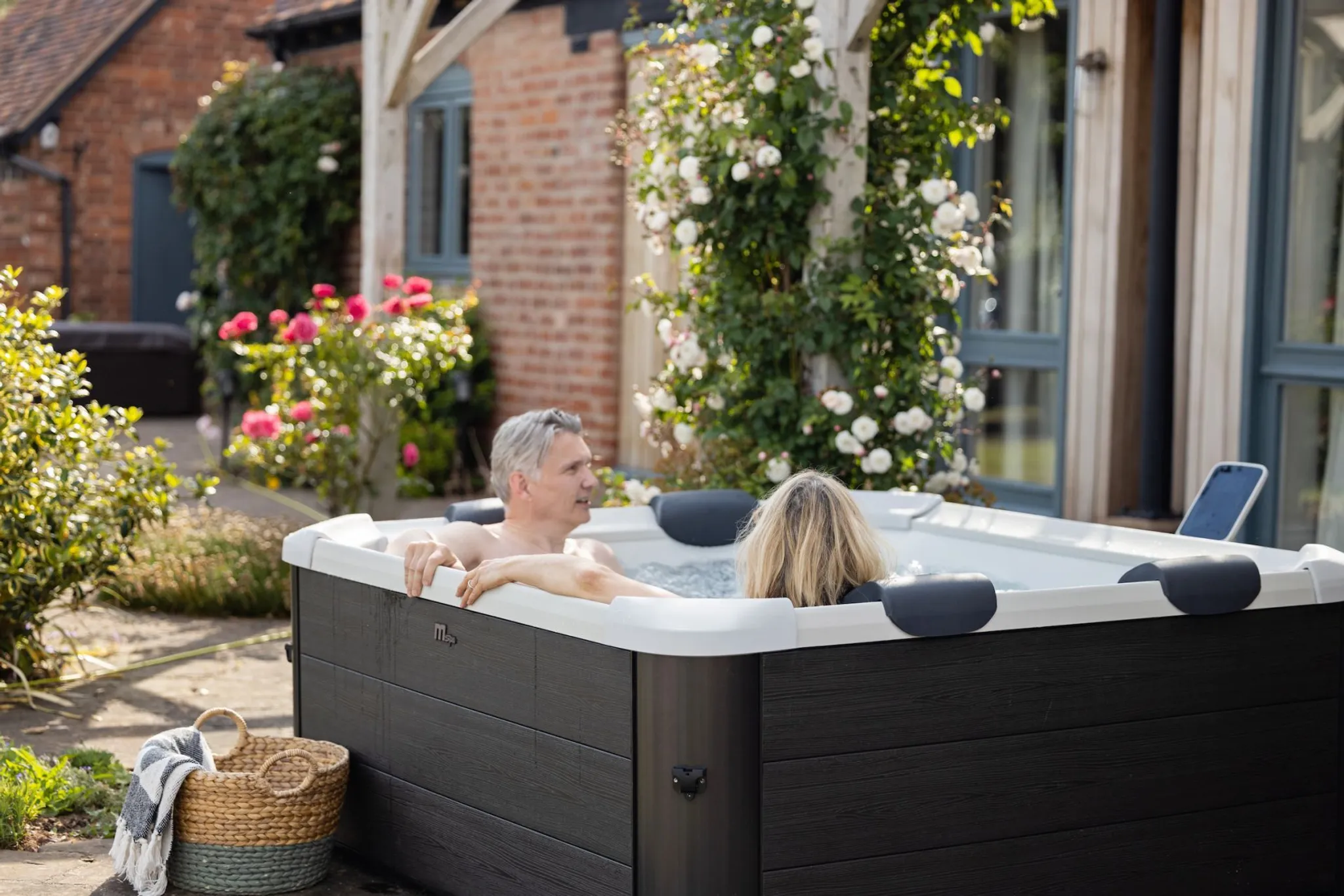 MSPA 6 Personen Whirlpool Outdoor Pool OSLO NEUSTES Modell inkl. MSPA App, LED,UVC - Hydromassage - ganzjährig nutzbar - inkl. Zubehör-160x160x65 – Bild 10
