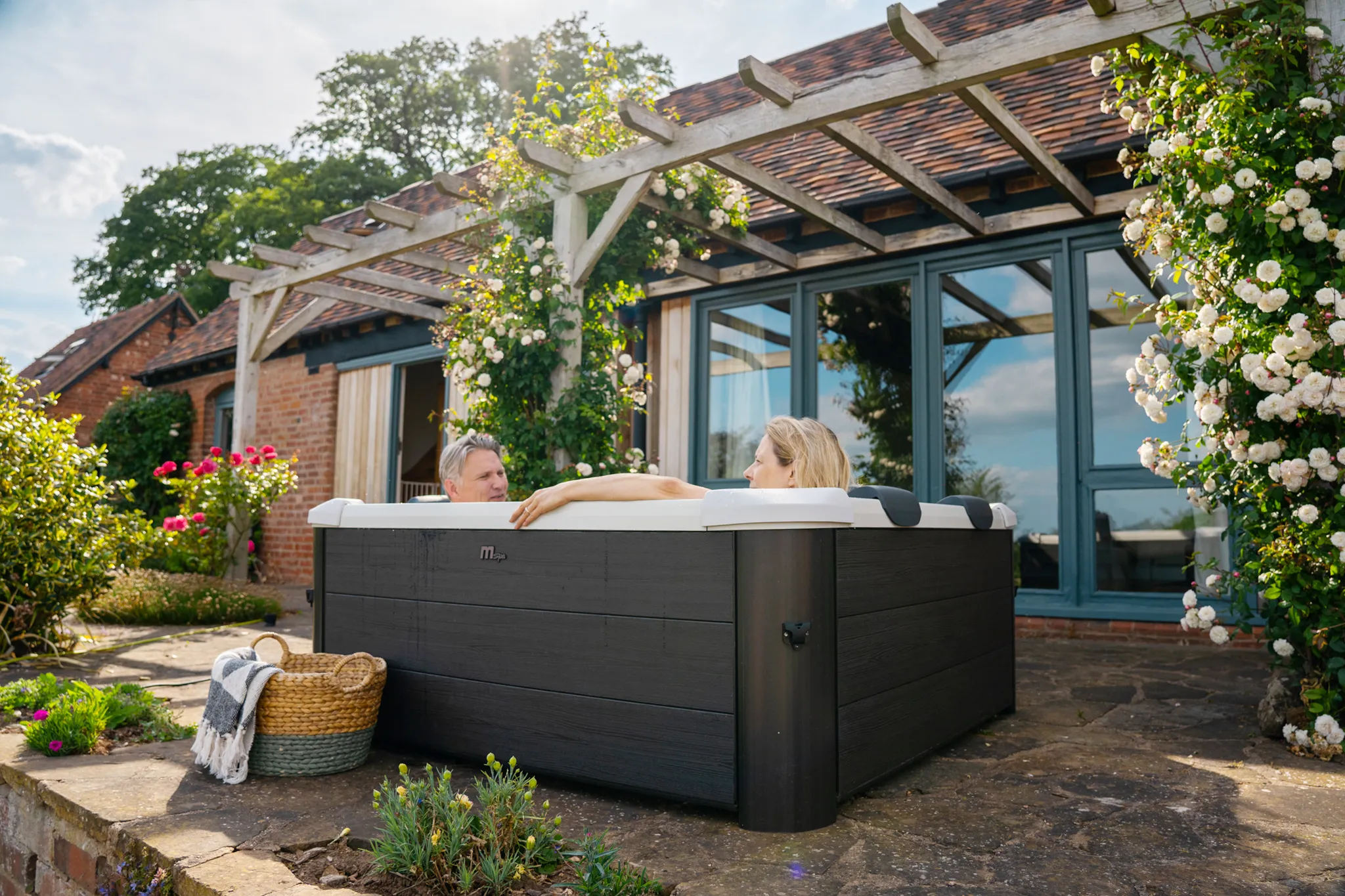 MSPA 6 Personen Whirlpool Outdoor Pool OSLO NEUSTES Modell inkl. MSPA App, LED,UVC - Hydromassage - ganzjährig nutzbar - inkl. Zubehör-160x160x65 – Bild 6