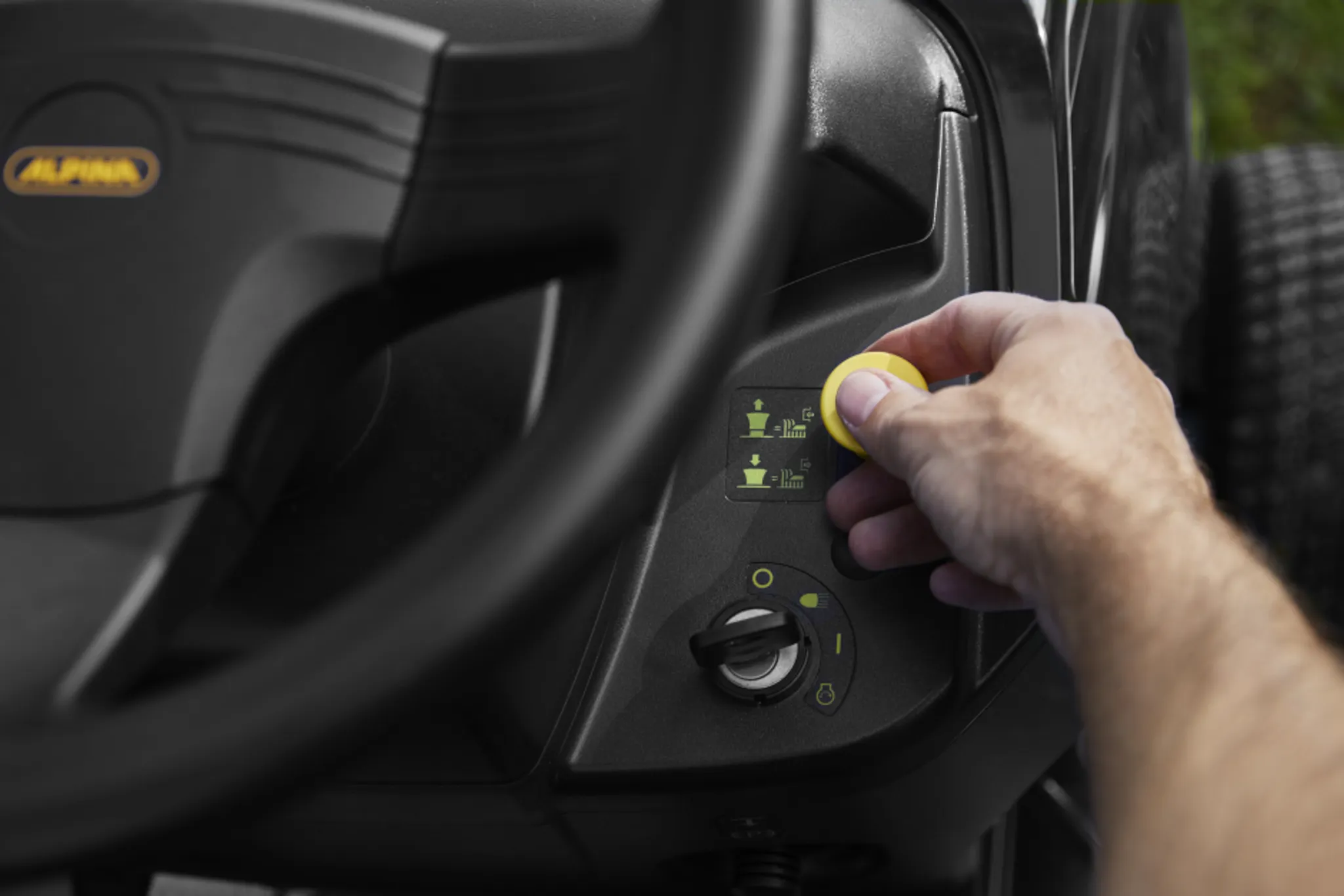 ALPINA Rasentraktor AT3 98 A, Doppelmesser, 98 cm Schnittbreite, Seitenauswurf – Bild 10