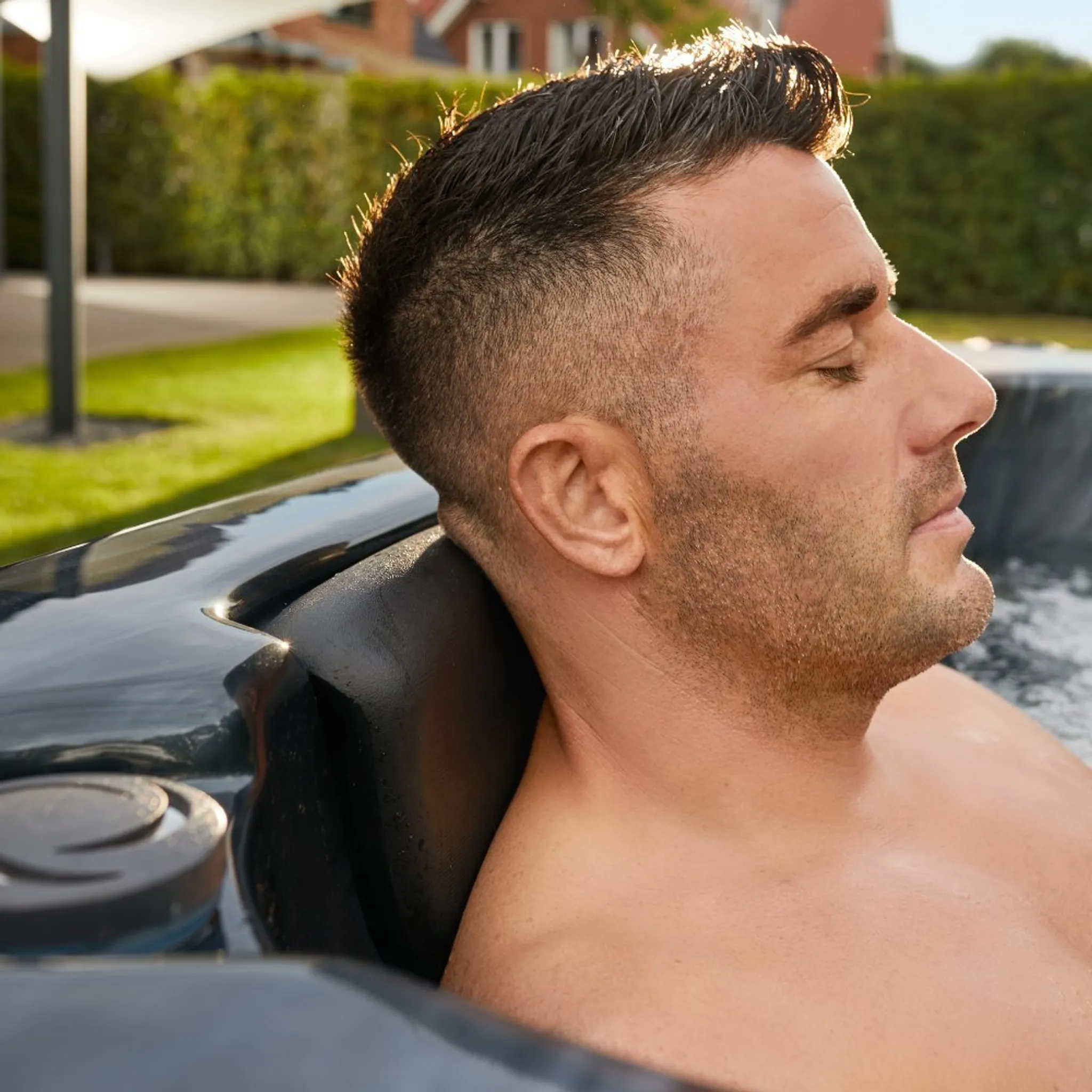 HOME DELUXE - Outdoor Whirlpool - BLACK MARBLE PURE - Maße 210 x 160 x 85 cm - Inkl. Heizung, 27 Massagedüsen und 9 Lichtquellen I Außen Whirlpool Spa für 3 Personen – Bild 3