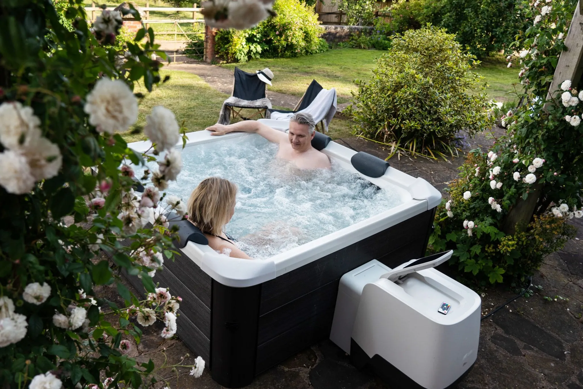 MSpa Whirlpool OSLO PLUS XXL größeres Modell 2026 inkl. LED, WiFi, UVC & OZON - 140 Luftdüsen // 8 Hydromassagedüsen - 180 x 180 x 65 cm - NEU – Bild 6