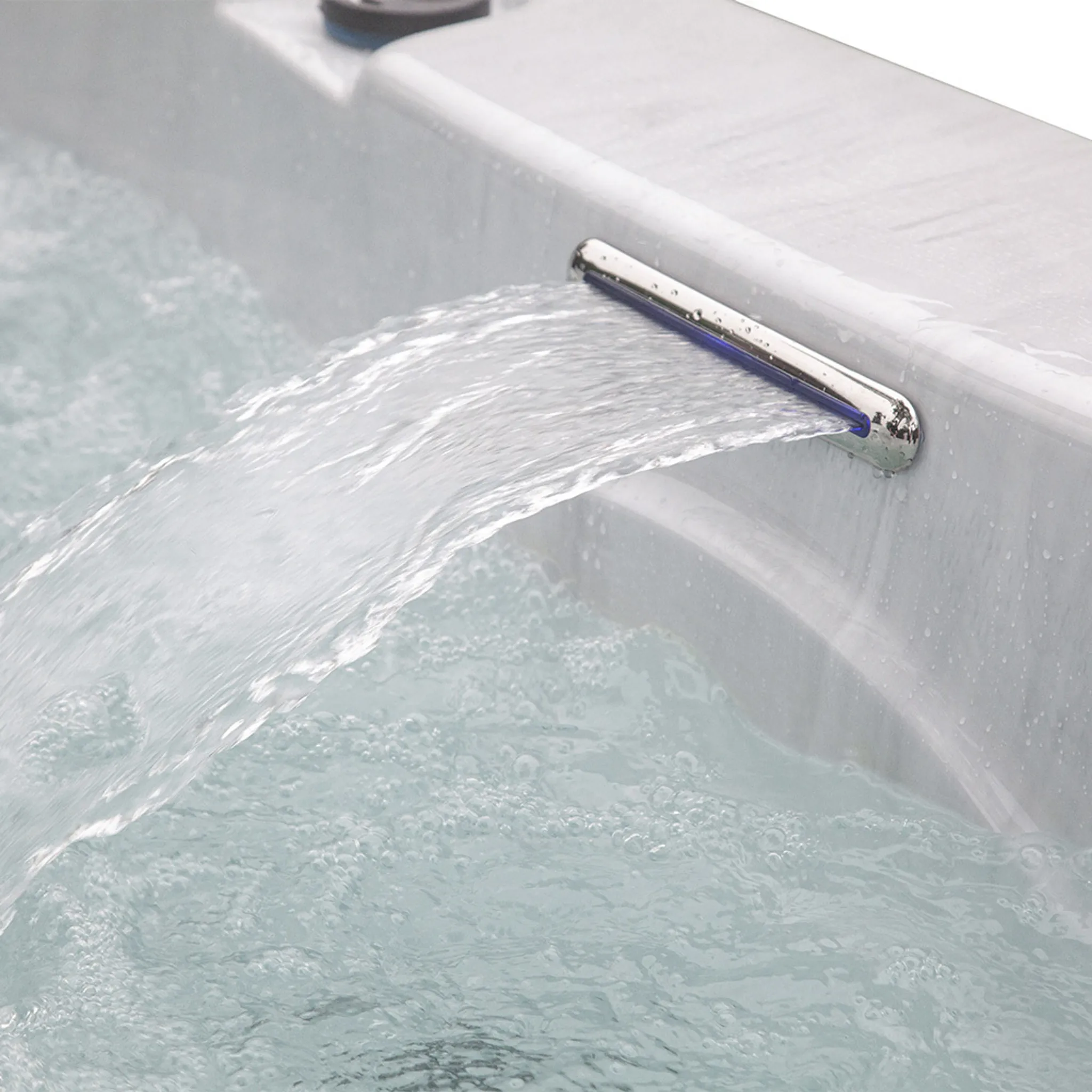 HOME DELUXE - Outdoor Whirlpool - WHITE MARBLE PURE - Maße: 210 x 160 x 85 cm - Inkl. Heizung, 27 Massagedüsen und 9 Lichtquellen I Außen Whirlpool Spa für 3 Personen – Bild 9