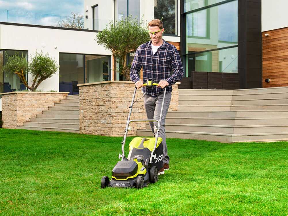 Akku Rasenmäher RYOBI RY18LM37A-140 - 18V - 4Ah - 45 l Fangkorb - Schnittbreite 37 cm