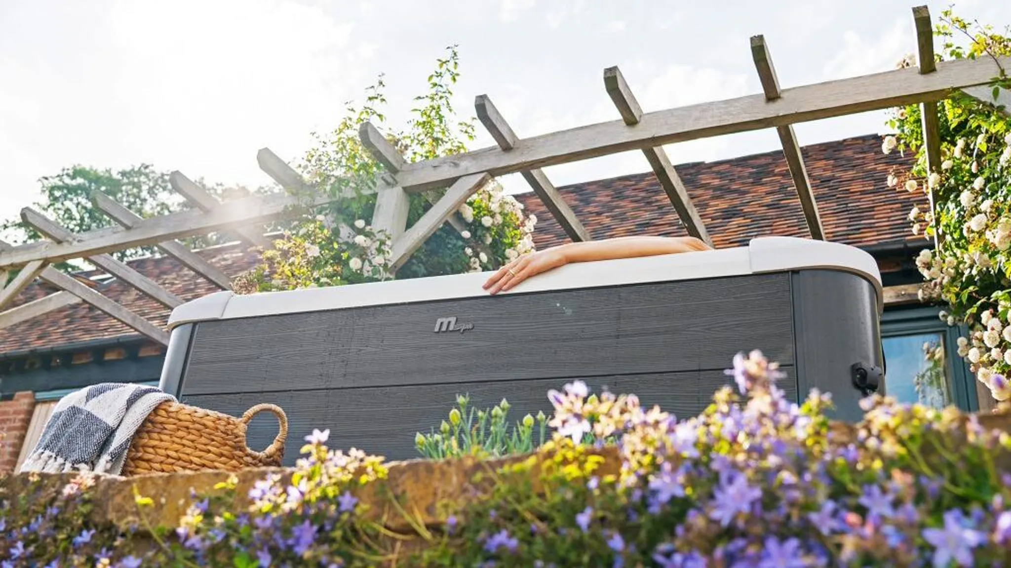 MSPA 6 Personen Whirlpool Outdoor Pool OSLO NEUSTES Modell inkl. MSPA App, LED,UVC - Hydromassage - ganzjährig nutzbar - inkl. Zubehör-160x160x65 – Bild 3